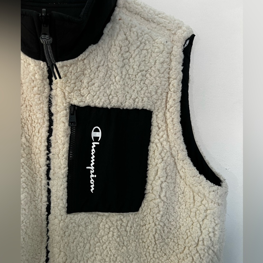 (SIZE M/L) Champion Reversible Sleeveless Sherpa Jacket Vest Black and creamish